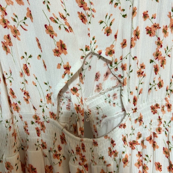 Forever 21 Floral Top with Orange and White Design-L-front opens up- cut out - Picture 10 of 13
